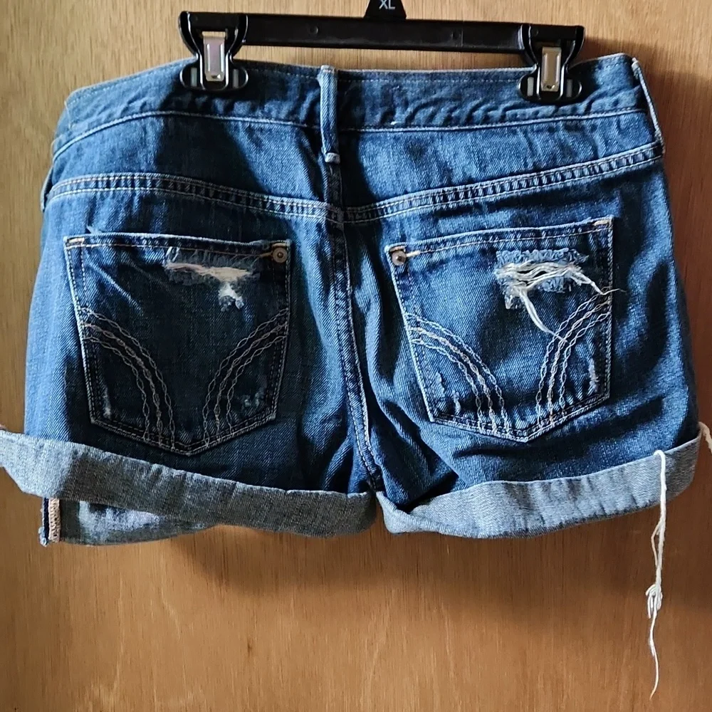Shorts - Picture 3 of 3
